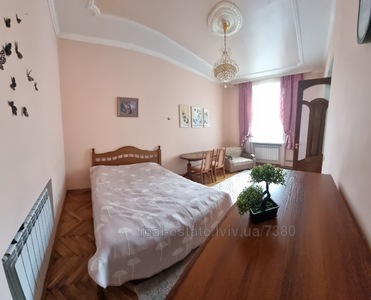 Rent an apartment, Building of the old city, Stariy-Rinok-pl, Lviv, Galickiy district, id 4685970