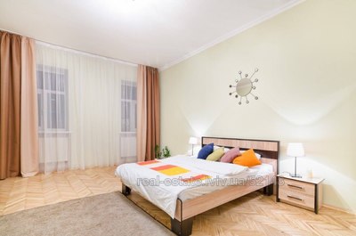 Rent an apartment, Austrian, Knyazya-Yaroslava-Osmomisla-pl, Lviv, Galickiy district, id 4846894