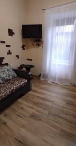 Rent an apartment, Building of the old city, Khmelnickogo-B-vul, Lviv, Galickiy district, id 4959482