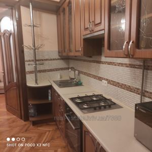 Rent an apartment, Building of the old city, Stariy-Rinok-pl, Lviv, Galickiy district, id 4694029