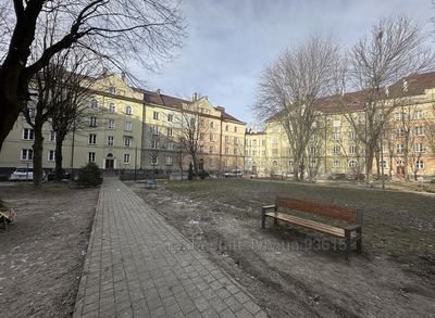 Rent an apartment, Building of the old city, Striyska-vul, 52, Lviv, Frankivskiy district, id 5143849