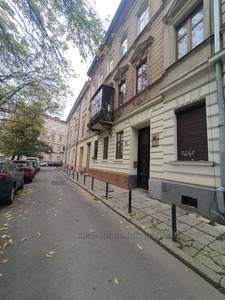 Rent an apartment, Building of the old city, Malanyuka-Ye-pl, 4, Lviv, Galickiy district, id 4884125