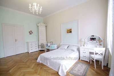Rent an apartment, Building of the old city, Vinnichenka-V-vul, Lviv, Galickiy district, id 4728186