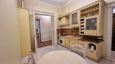 Buy an apartment, Building of the old city, Knyazya-Romana-vul, Lviv, Galickiy district, id 4673120