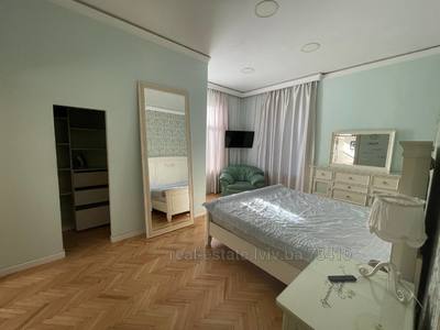 Rent an apartment, Building of the old city, Kirila-i-Mefodiya-vul, 1, Lviv, Galickiy district, id 4823679