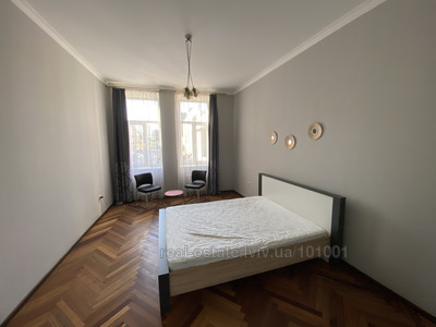 Rent an apartment, Building of the old city, Kulisha-P-vul, Lviv, Galickiy district, id 4816897