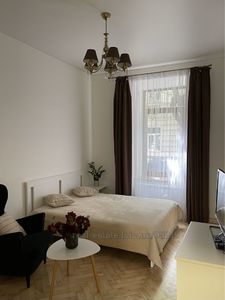 Rent an apartment, Austrian, Doroshenka-P-vul, Lviv, Galickiy district, id 4714825