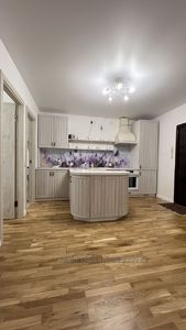 Rent an apartment, Mickevicha-A-pl, Lviv, Galickiy district, id 4690610