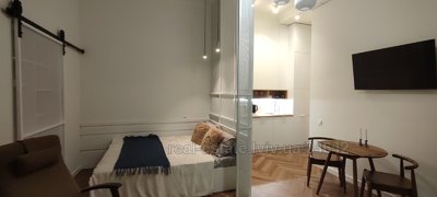 Rent an apartment, Building of the old city, Teatralna-vul, Lviv, Galickiy district, id 5024306