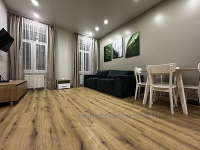 Rent an apartment, Austrian, Shpitalna-vul, Lviv, Galickiy district, id 4872805