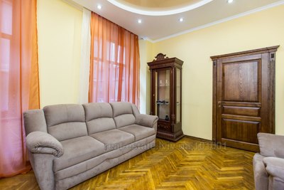 Rent an apartment, Building of the old city, Knyazya-Romana-vul, Lviv, Galickiy district, id 4805430