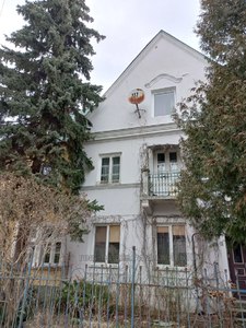 Buy an apartment, Building of the old city, Samiylenka-V-vul, Lviv, Galickiy district, id 4703963