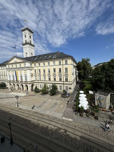 Rent an apartment, Building of the old city, Rinok-pl, Lviv, Galickiy district, id 4631546