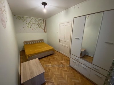 Rent an apartment, Building of the old city, Rinok-pl, Lviv, Galickiy district, id 4604315