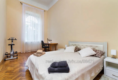 Rent an apartment, Building of the old city, Svobodi-prosp, Lviv, Galickiy district, id 4694642