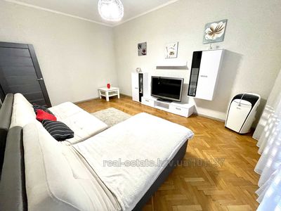 Rent an apartment, Austrian, Doroshenka-P-vul, Lviv, Galickiy district, id 4830703