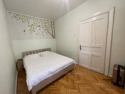 Rent an apartment, Building of the old city, Rinok-pl, 45, Lviv, Galickiy district, id 4645991