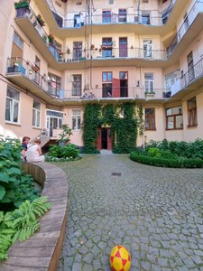 Buy an apartment, Austrian, Doroshenka-P-vul, Lviv, Galickiy district, id 3166347