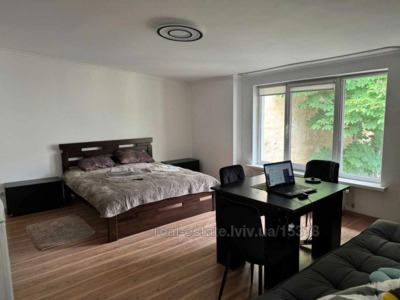 Rent an apartment, Austrian, Svyatogo-Teodora-pl, Lviv, Galickiy district, id 4978623