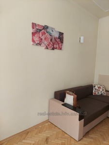 Rent an apartment, Building of the old city, Nalivayka-S-vul, Lviv, Galickiy district, id 4678219
