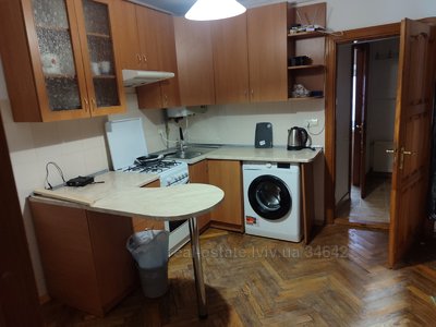 Rent an apartment, Building of the old city, Rinok-pl, Lviv, Galickiy district, id 5110952