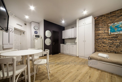 Rent an apartment, Austrian luxury, Rustaveli-Sh-vul, Lviv, Galickiy district, id 4795058