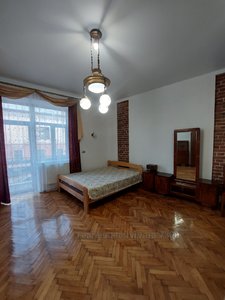 Rent an apartment, Building of the old city, Khmelnickogo-B-vul, Lviv, Shevchenkivskiy district, id 4751820