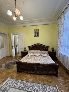 Rent an apartment, Building of the old city, Knyazya-Romana-vul, Lviv, Galickiy district, id 5151177